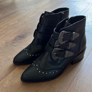 Metaphor Ivy Leather Buckle Zip Studded Pointed Toe Ankle Boots‎